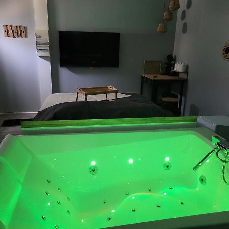 Chambre Privative Avec Baignoire Balneo Crespin  Exterior foto