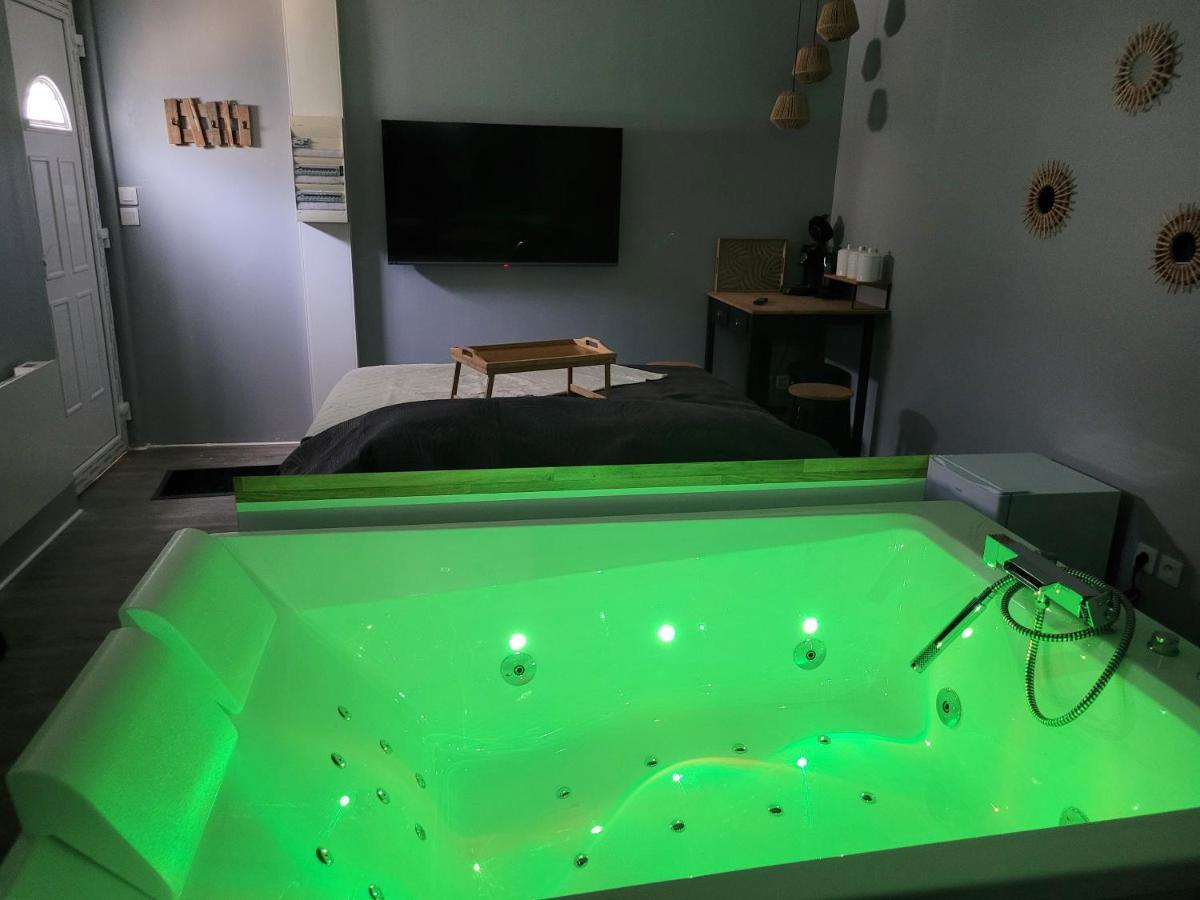 Chambre Privative Avec Baignoire Balneo Crespin  Exterior foto